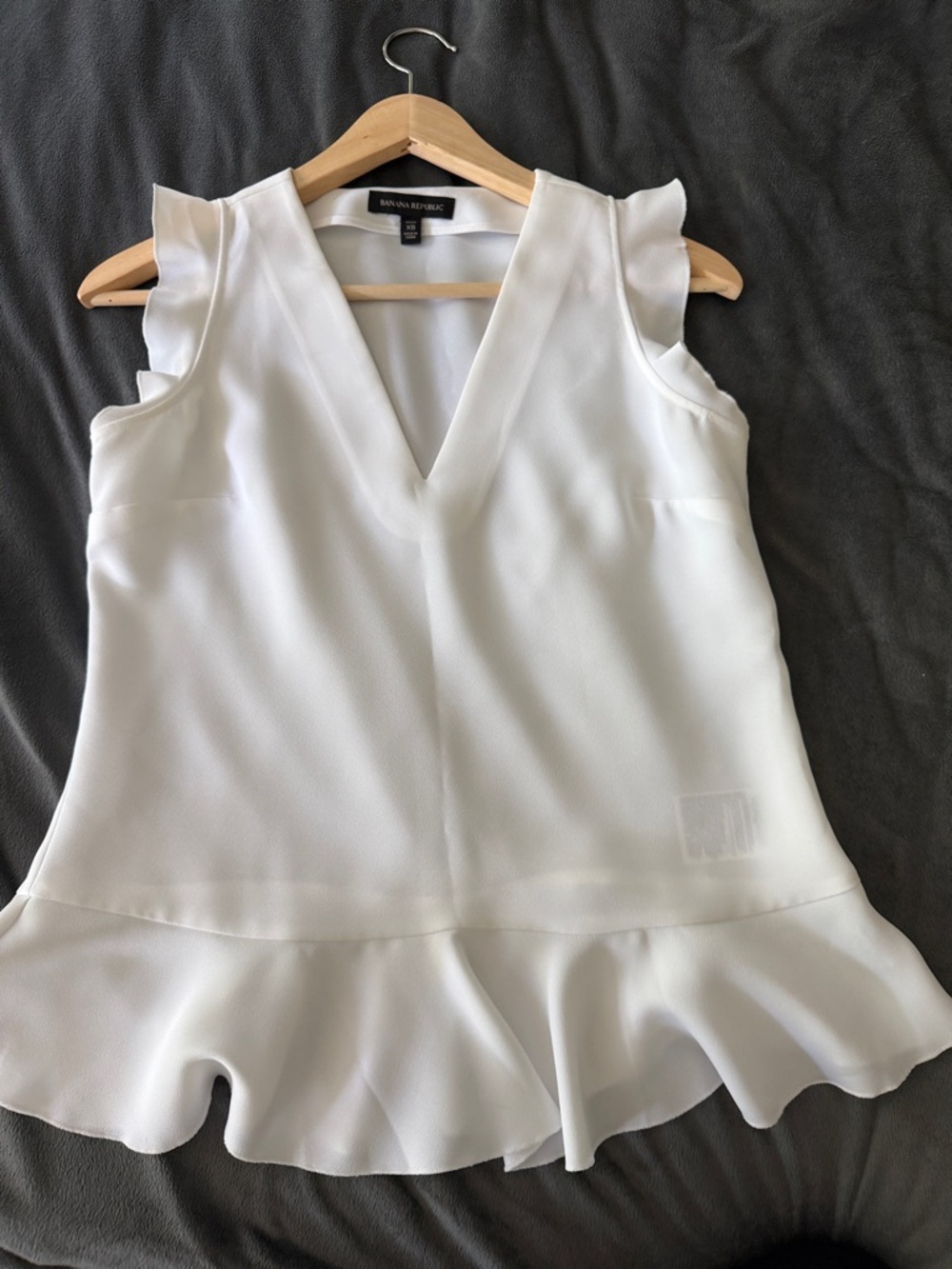 Banana Republic White Ruffled V-Neck Peplum Camisole